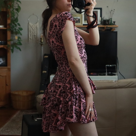 Pink ruffled mini dress - Picture 2 of 4